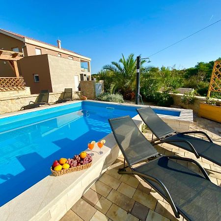 Villa Island Vir With Pool Eksteriør bilde
