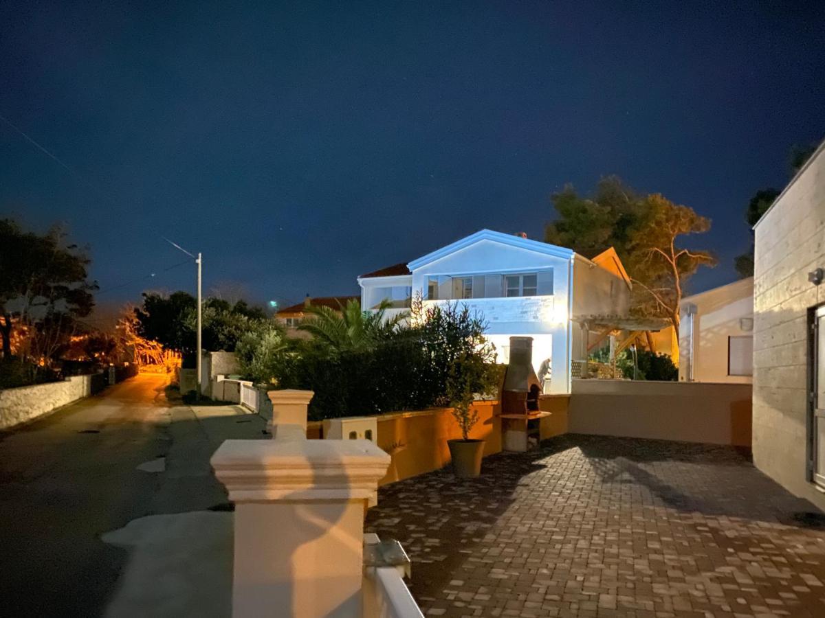 Villa Island Vir With Pool Eksteriør bilde
