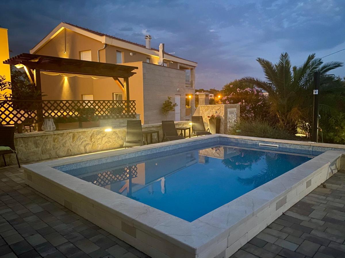 Villa Island Vir With Pool Eksteriør bilde